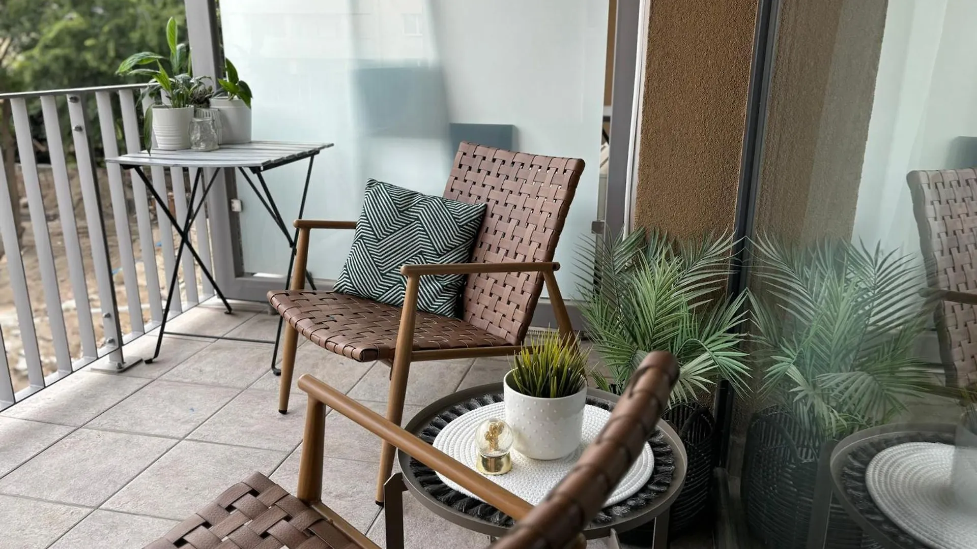 Scandinavian-Style Downtown Apartment With A Terrace 布达佩斯