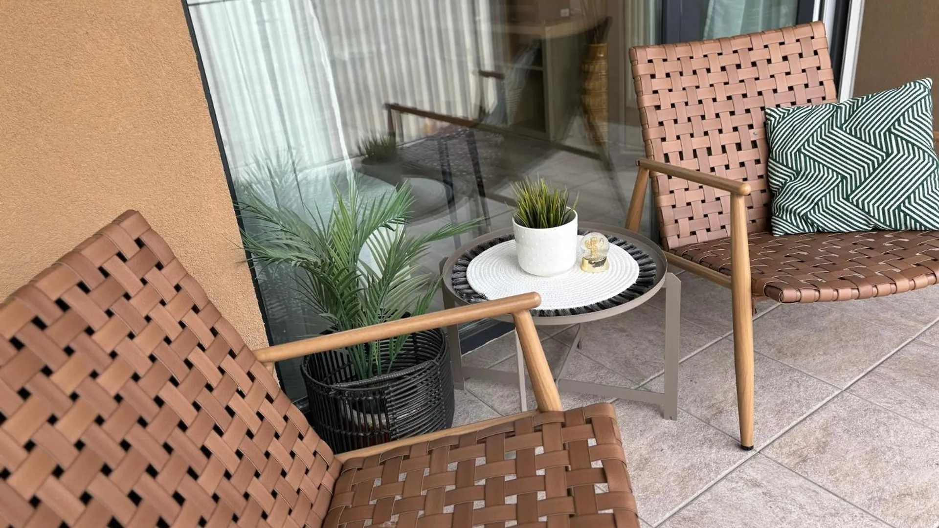 Scandinavian-Style Downtown Apartment With A Terrace 布达佩斯 匈牙利